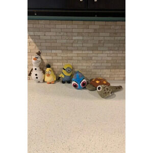 Disney, universal plush bundle - B21